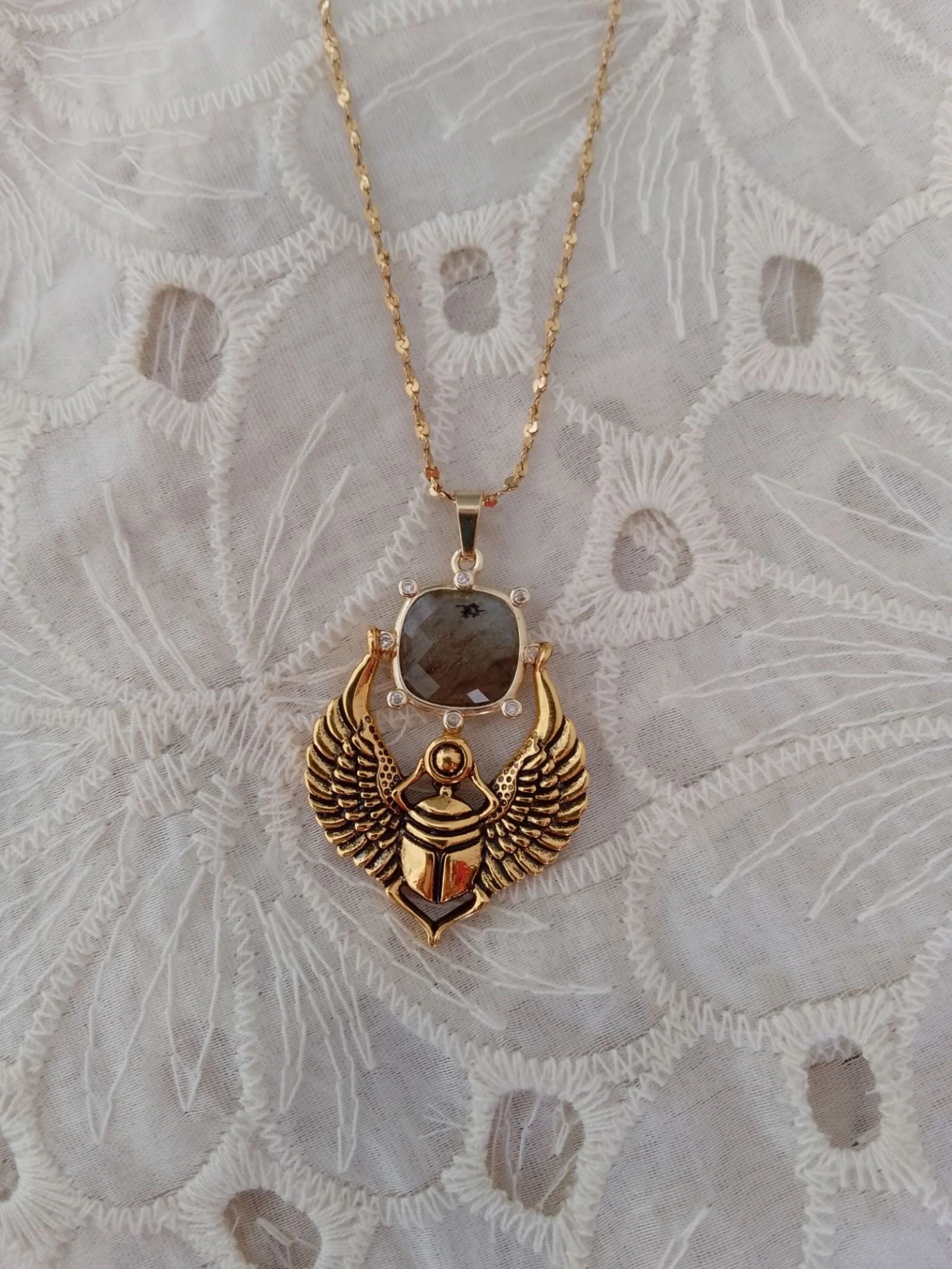 Collier scarabée égyptien pierre de labradorite 